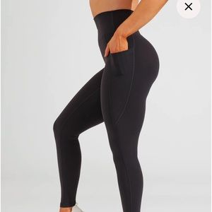 P’Tula hi rise side pocket leggings size small